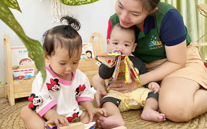 Bé học vẽ tranh nghệ thuật tại Global Star Talents